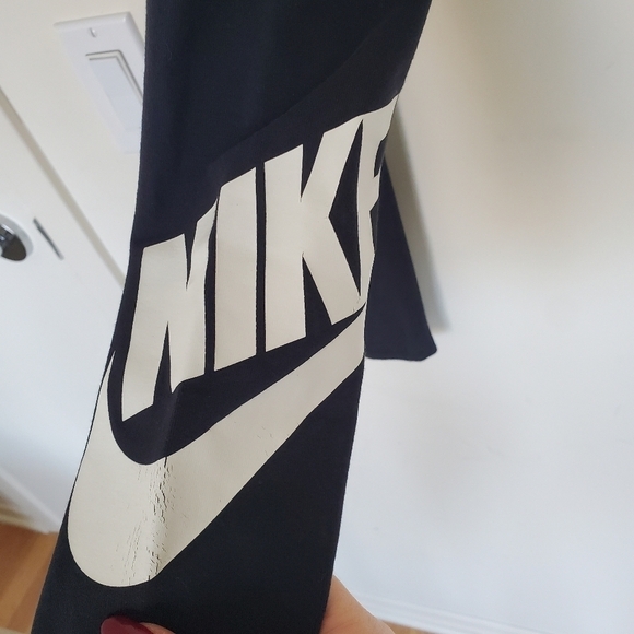 Nike Sportswear Essential Women's High-Waisted Logo Leggings - Picture 7 of 12